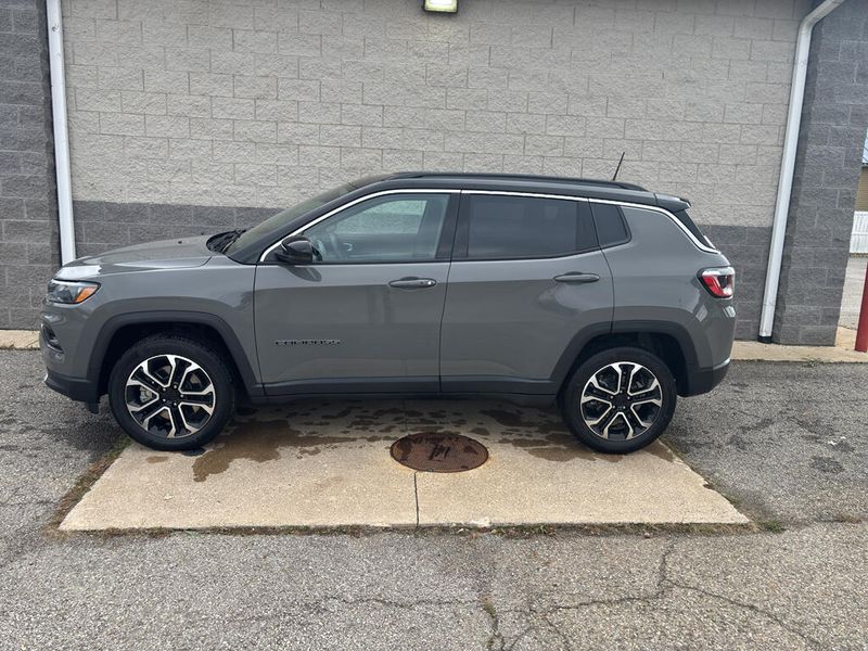 Used 2023 Jeep Compass LimitedImage 2