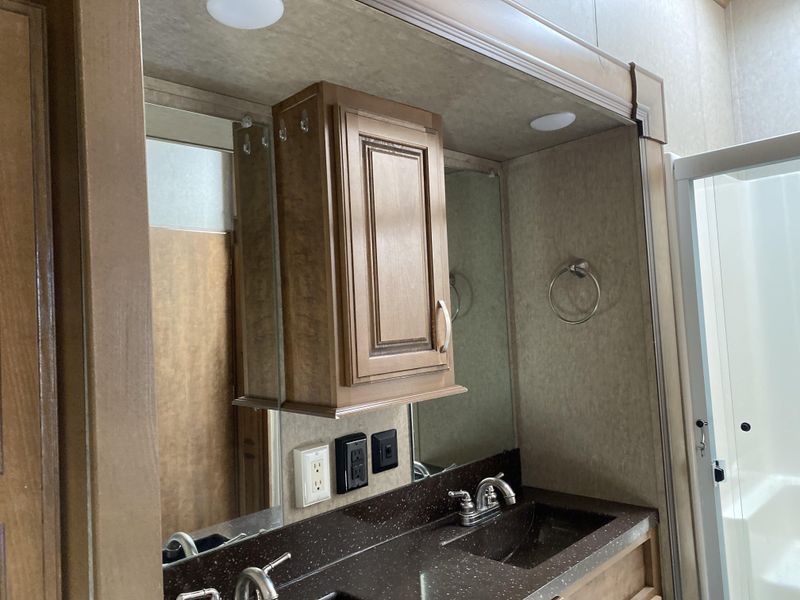 Used 2018 FOREST RIVER CEDAR CREEK 38 FLX Image 21