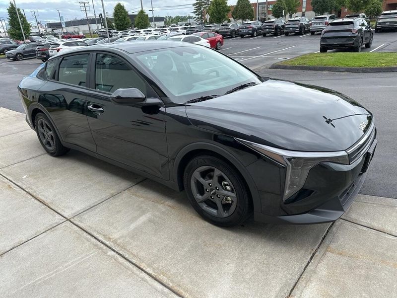 2025 Kia K4 LXSImage 3