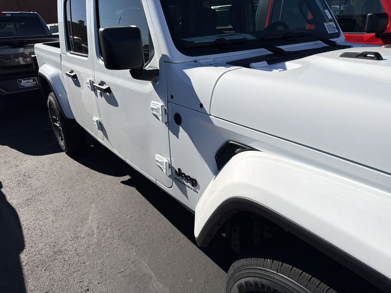New 2026 Jeep Gladiator Sport S 4x4Image 4