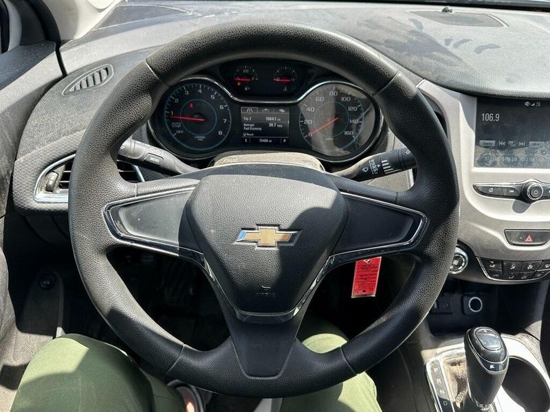 2018 Chevrolet Cruze LSImage 2