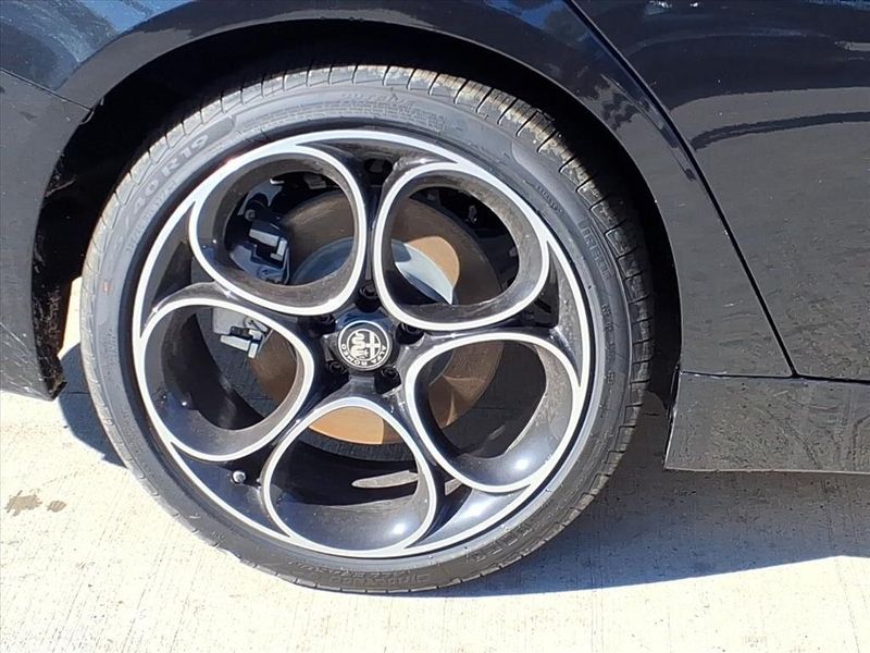 New 2025 Alfa Romeo Giulia RWDImage 6