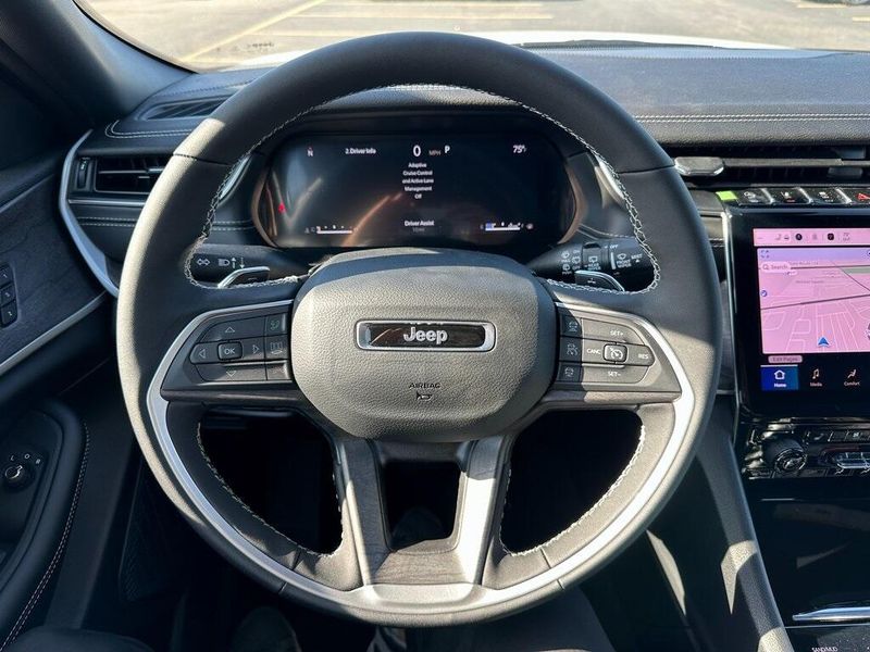 2025 Jeep Grand Cherokee Limited 4x4Image 2
