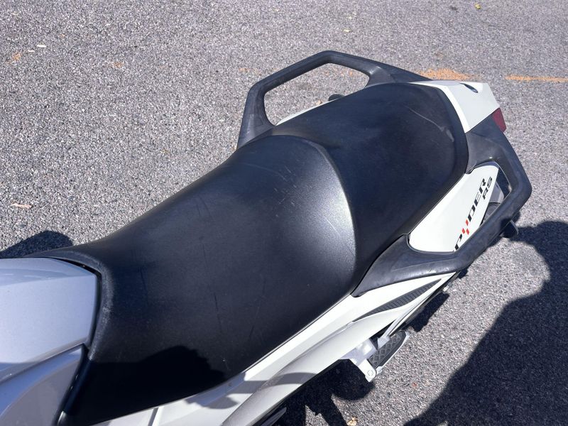Used 2014 Can-Am RD SPYDER RS 991 SE5 WP 14 CALI Image 17