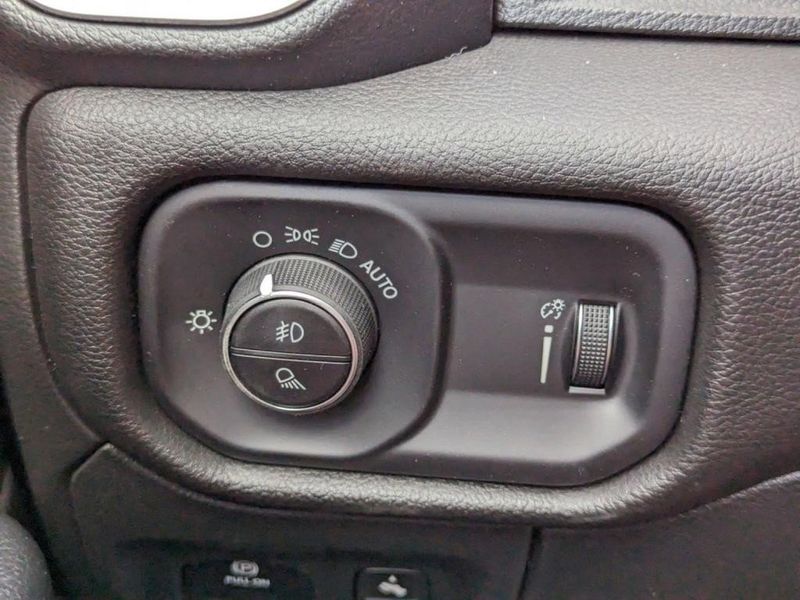 2023 RAM 1500 Big Horn Crew Cab 4x4 5