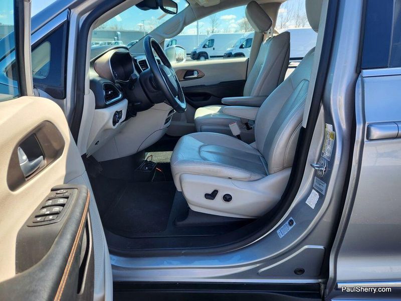 2017 Chrysler Pacifica Touring-L PlusImage 25