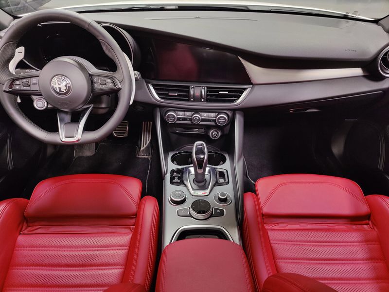 New 2025 Alfa Romeo Giulia AwdImage 17
