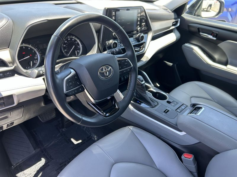 Used 2021 Toyota Highlander XLEImage 17
