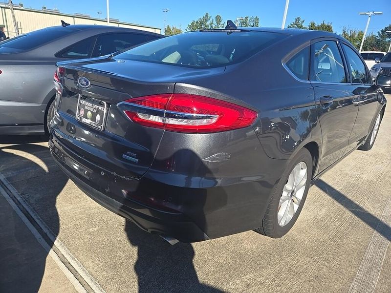 Used 2019 Ford Fusion SEImage 3