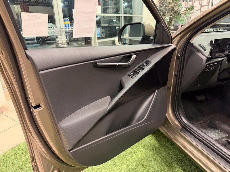 New 2027 Kia Niro LXImage 11