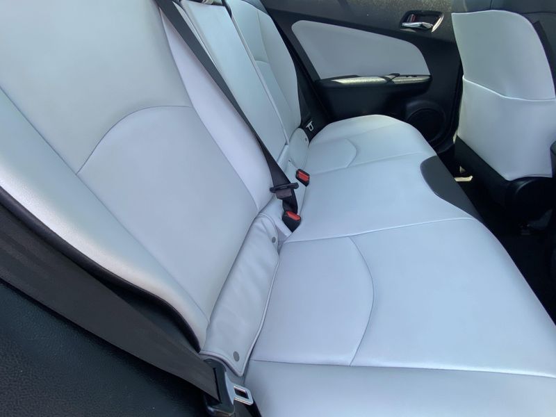 2016 Toyota Prius Three TouringImage 14