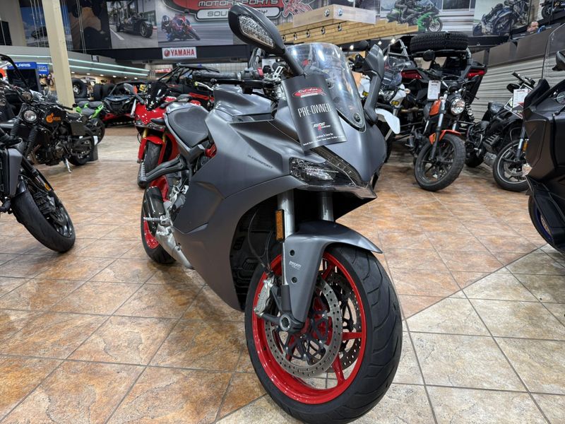 2019 Ducati Supersport Image 13