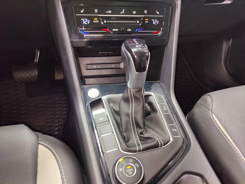 Used 2025 Volkswagen Taos SEL AWD w/Sunroof/NavImage 21