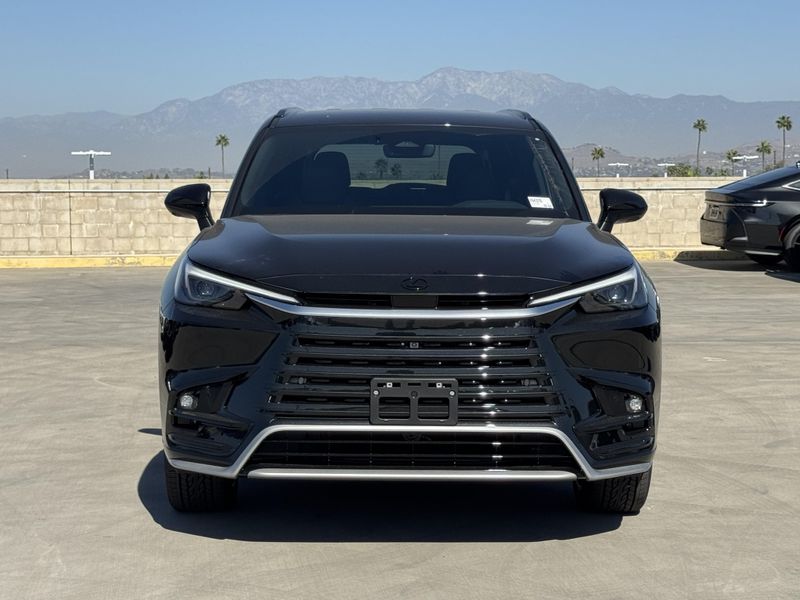 New 2026 Lexus TX 500h F SPORT Performance PremiumImage 3