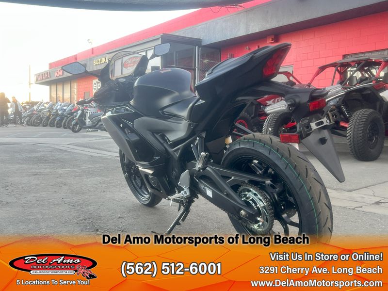 2025 Yamaha YZF-R3 ABS Image 10
