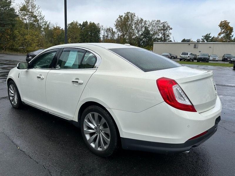 2013 Lincoln MKS BaseImage 16