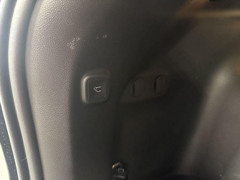 Used 2023 Jeep Cherokee Altitude LuxImage 6