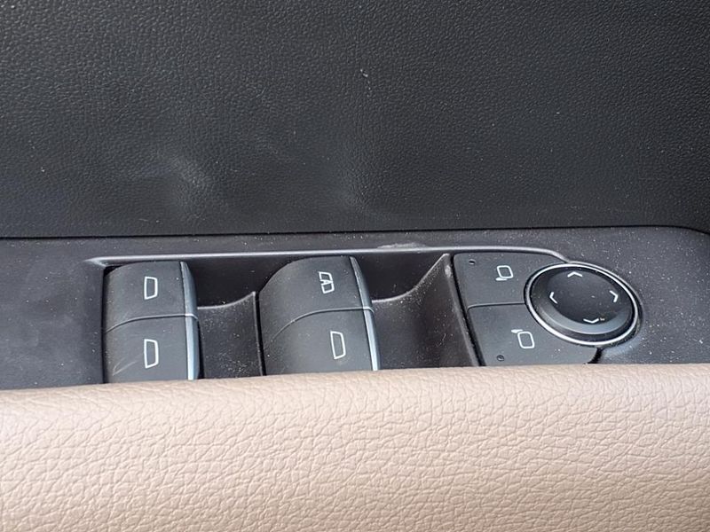 Used 2024 GMC Canyon DenaliImage 16
