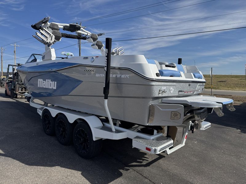 2025 MALIBU WAKESETTER 26 LSV Image 11