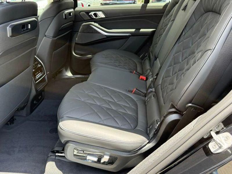 New 2027 BMW X7 xDrive40iImage 27