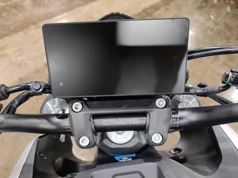 Used 2023 CFMOTO 300NK Image 9