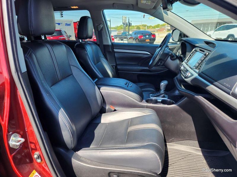 2017 Toyota Highlander SE photo 27