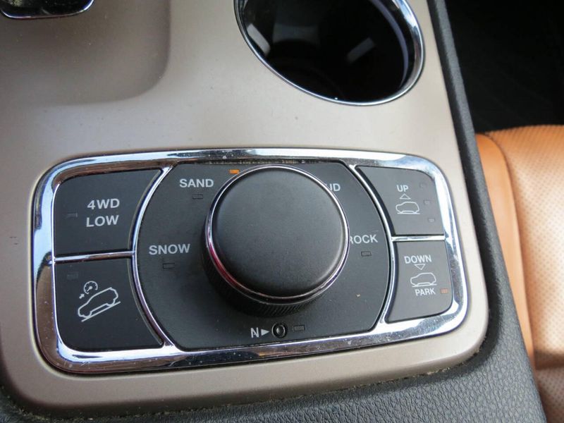 2015 Jeep Grand Cherokee Summit 4x4 4dr SUVImage 22