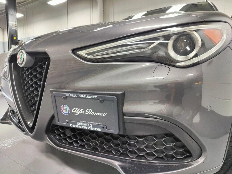 2022 Alfa Romeo Stelvio Veloce AWD w/Sunroof & NavImage 3