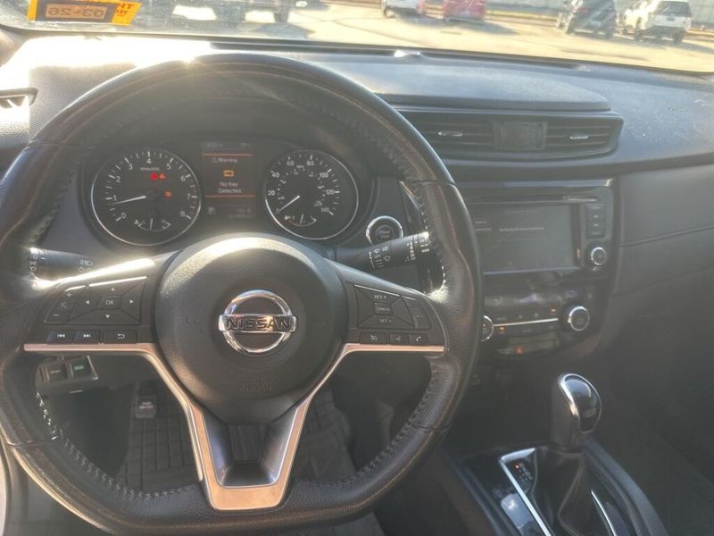 Used 2018 Nissan Rogue SVImage 10