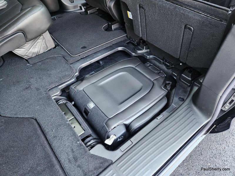New 2027 Chrysler Pacifica Select