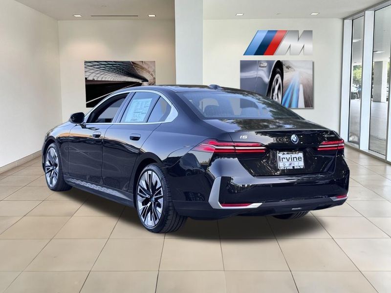 2025 BMW i5 xDrive40Image 6