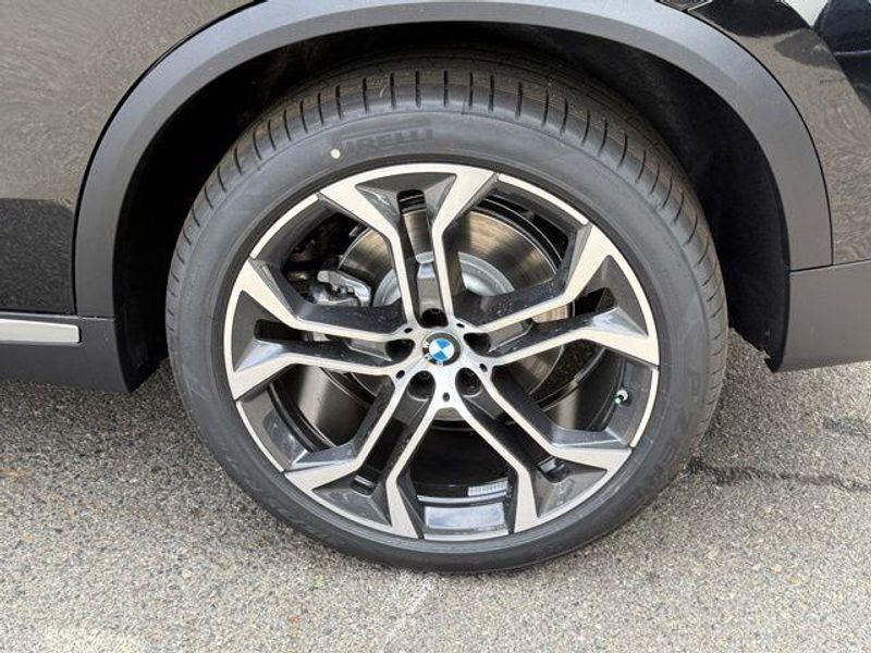 New 2026 BMW X5 sDrive40iImage 14