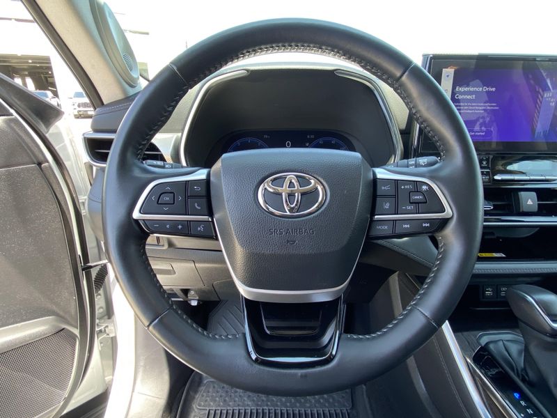 New 2023 Toyota Highlander PlatinumImage 26
