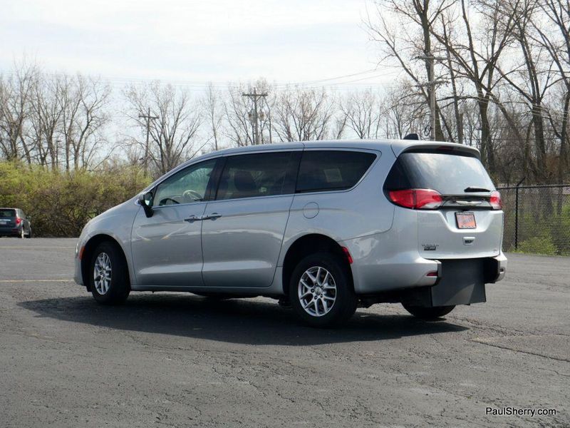 2023 Chrysler Voyager LXImage 24