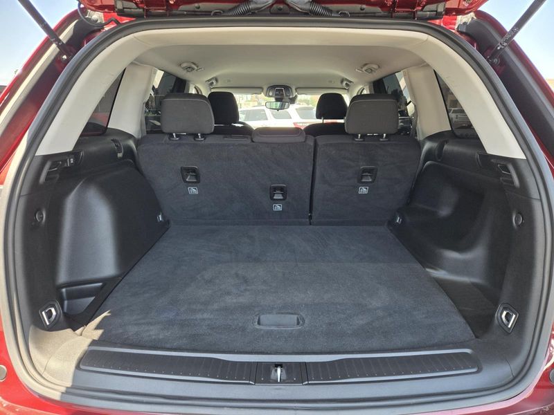 Used 2023 Jeep Grand Cherokee Laredo 4x2