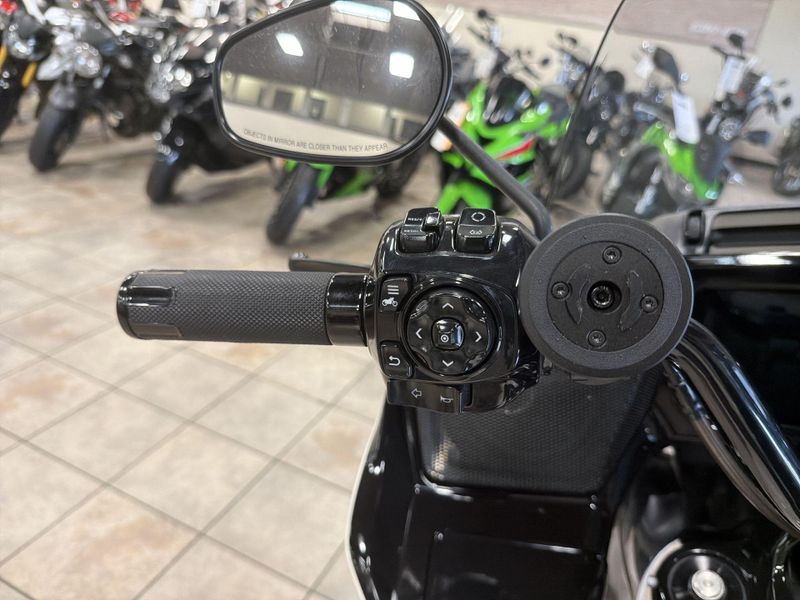 Used 2024 Harley-Davidson ROAD GLIDE CVO ST Image 22