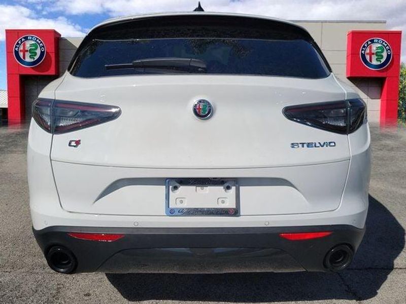 2025 Alfa Romeo Stelvio Sprint Base photo 3