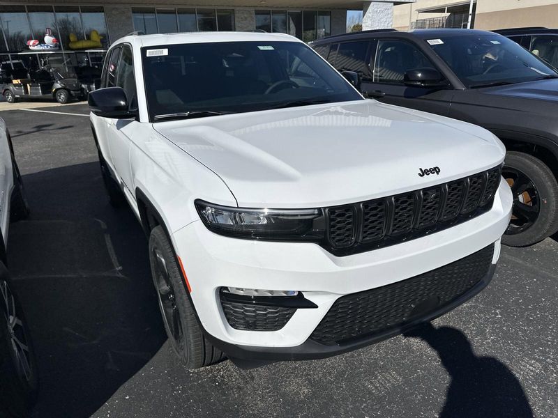 2025 Jeep Grand Cherokee Limited 4x4Image 3