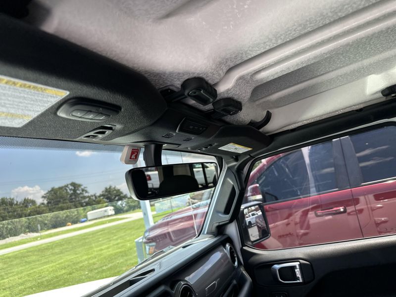 2020 Jeep Gladiator OverlandImage 29