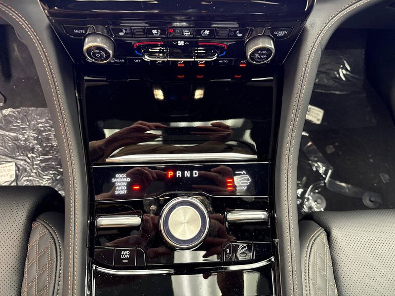 New 2025 Jeep Grand Cherokee L Summit Reserve 4x4Image 12