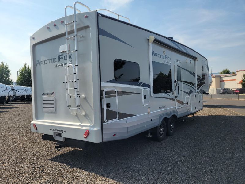 Used 2022 ARCTIC FOX 29-5K Image 4