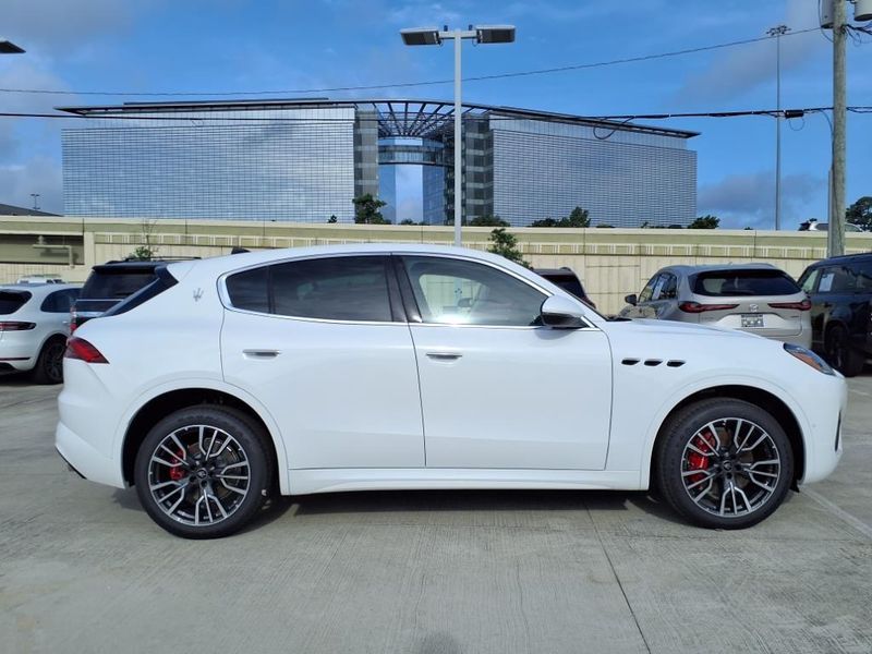 New 2025 Maserati Grecale Image 5
