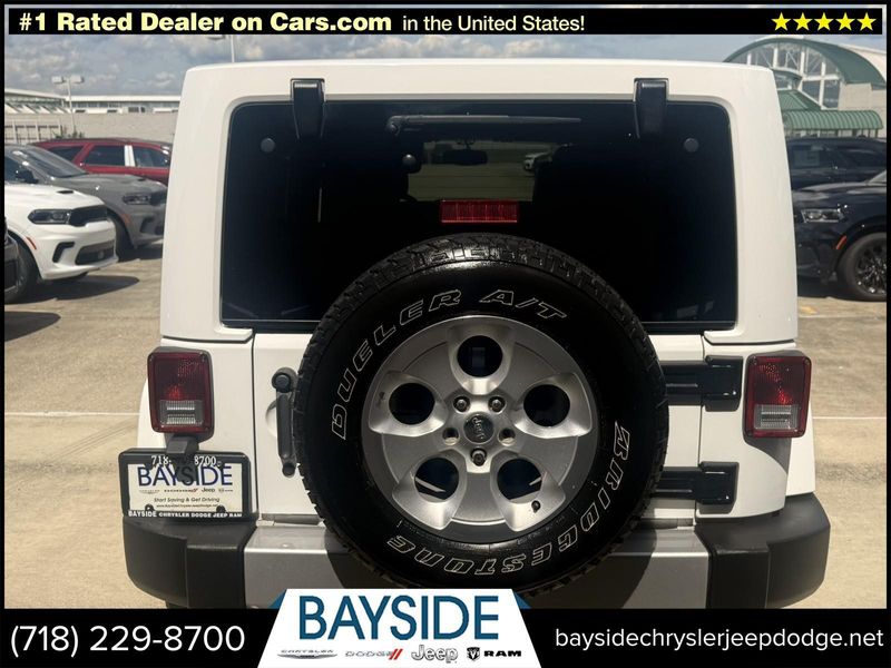 2015 Jeep Wrangler Unlimited Sahara photo 4