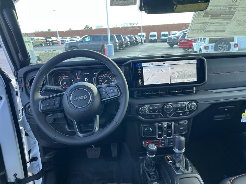 New 2025 Jeep Wrangler 4-door Rubicon XImage 17