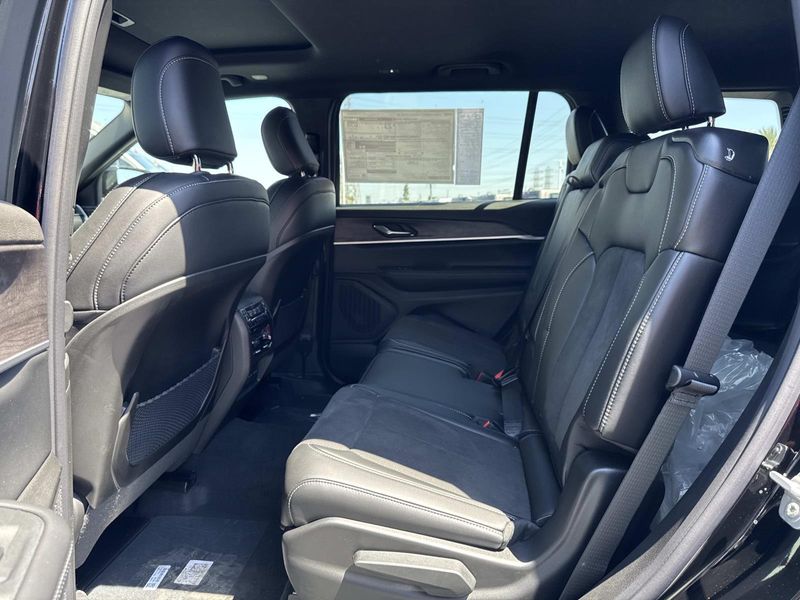 New 2026 Jeep Grand Cherokee L Laredo Altitude 4x2