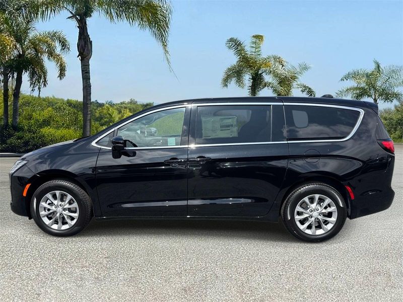 New 2027 Chrysler Pacifica Select Awd