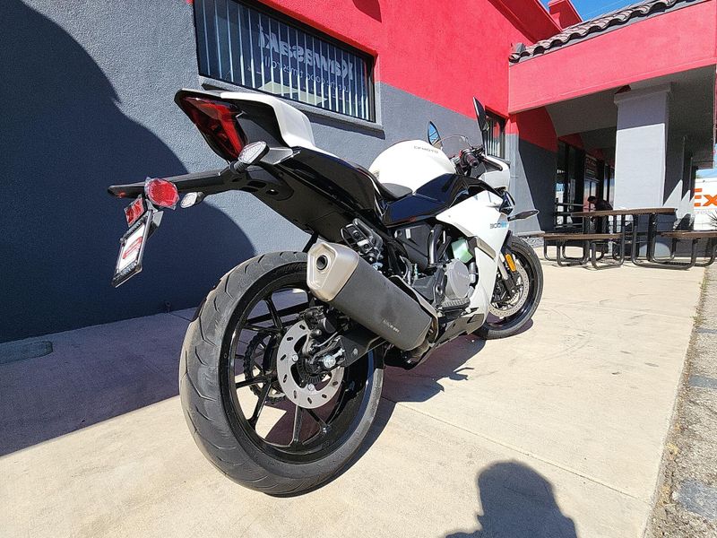 New 2025 CFMOTO 300SS Image 12