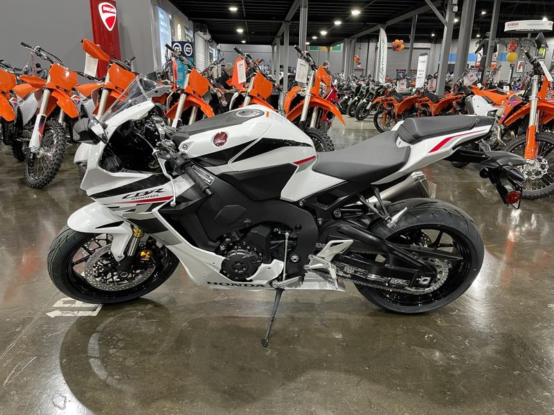 2025 Honda CBR1000RR Image 5