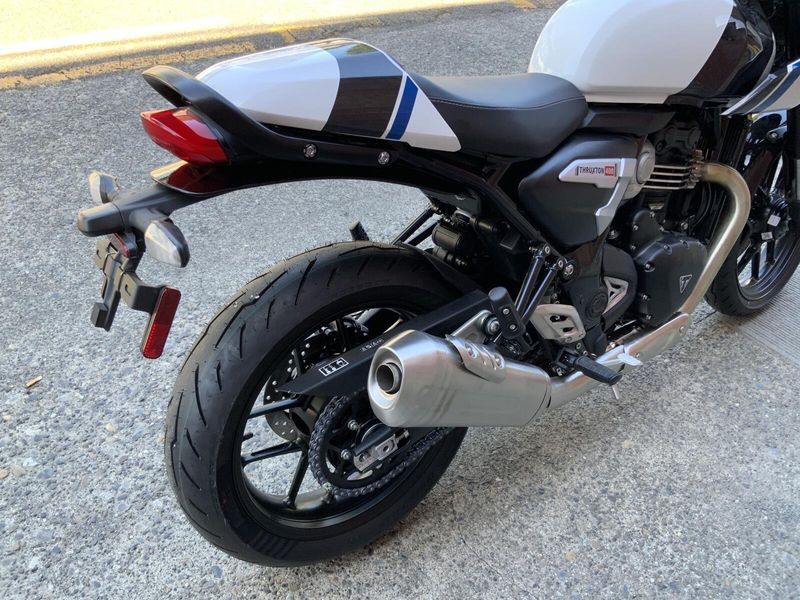 2026 Triumph THRUXTON 400