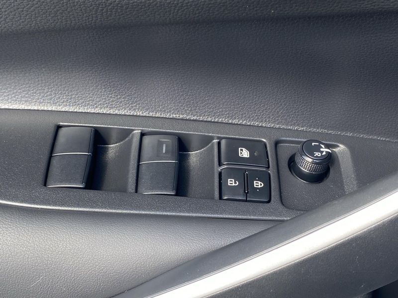 2024 Toyota Corolla SEImage 19